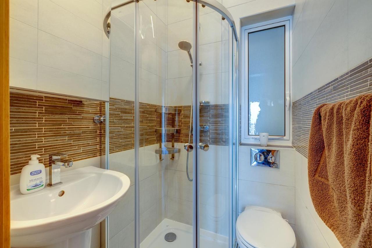 Prime Location Apartment With Side Seaviews Sliema Eksteriør bilde
