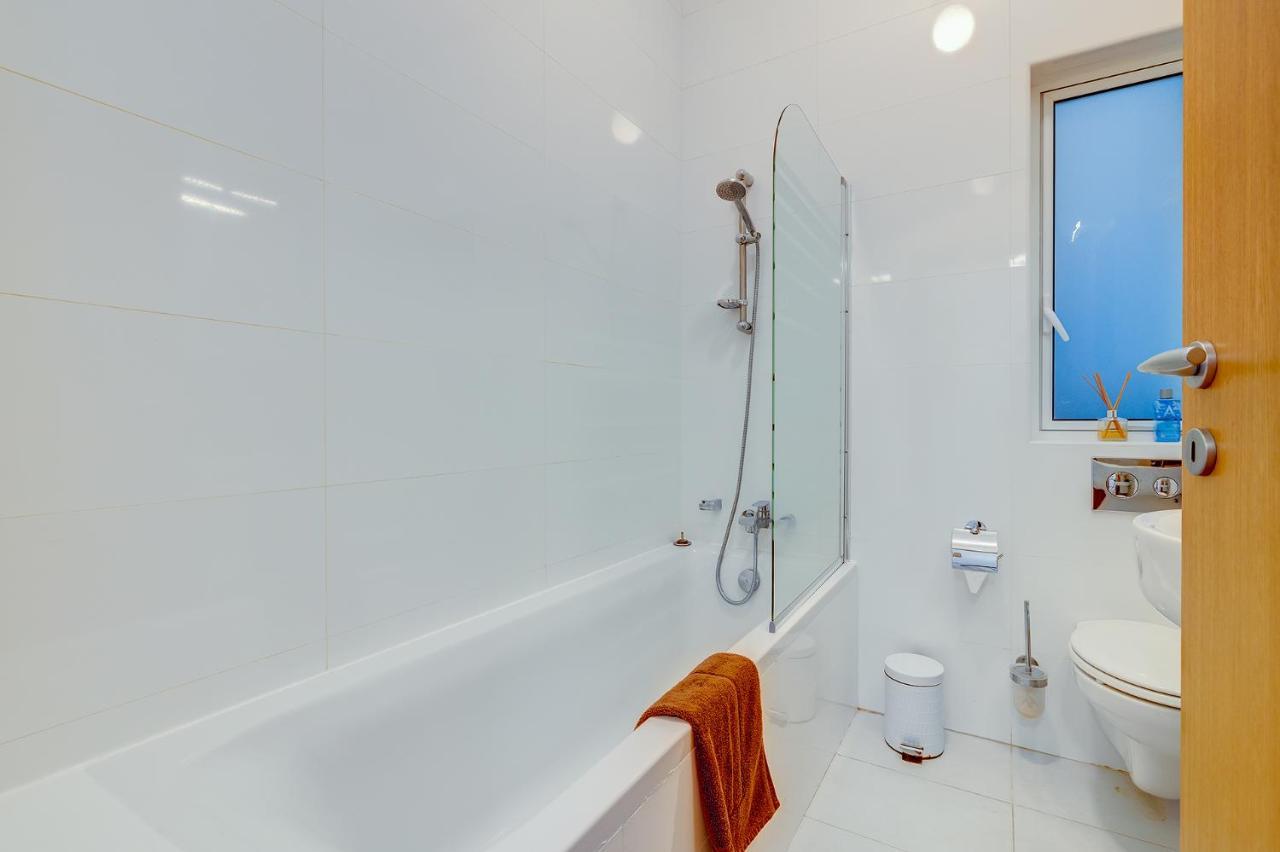 Prime Location Apartment With Side Seaviews Sliema Eksteriør bilde
