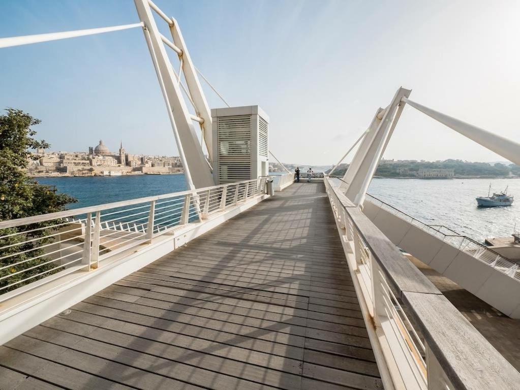 Prime Location Apartment With Side Seaviews Sliema Eksteriør bilde