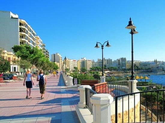Prime Location Apartment With Side Seaviews Sliema Eksteriør bilde