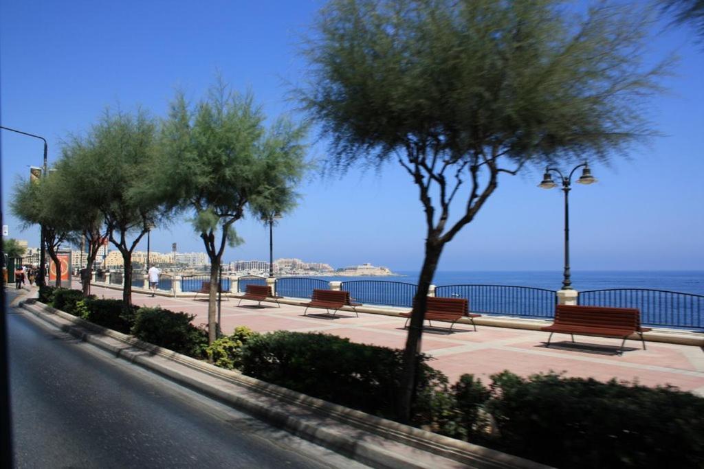 Prime Location Apartment With Side Seaviews Sliema Eksteriør bilde