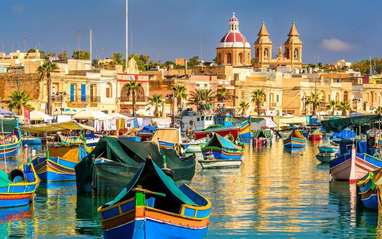 Prime Location Apartment With Side Seaviews Sliema Eksteriør bilde